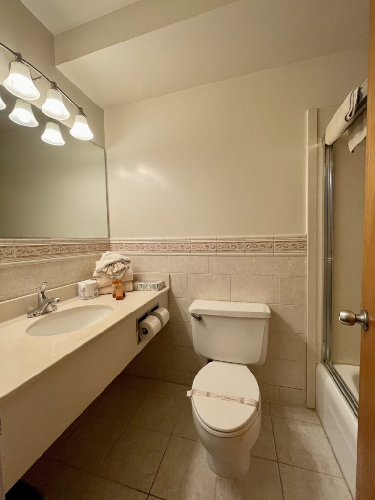 Royal Atlantic Beach Resorts - Bathroom