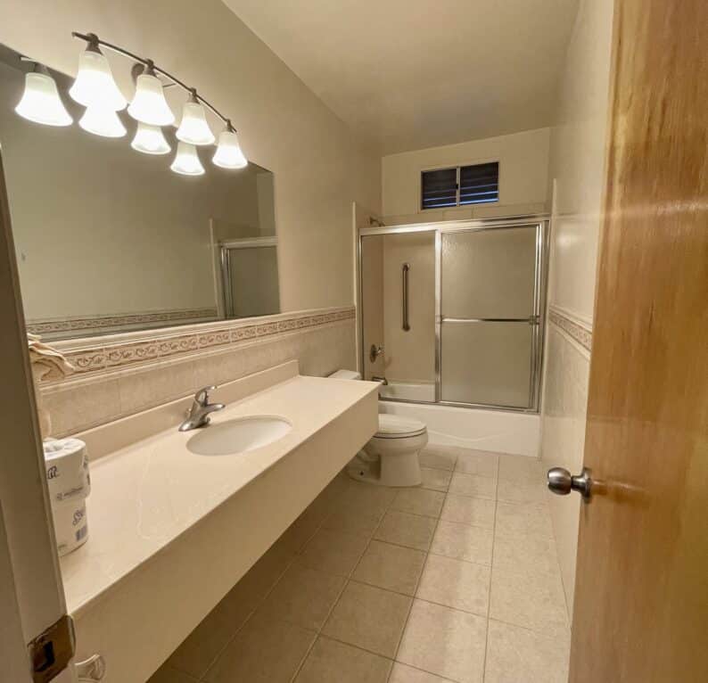 Royal Atlantic Beach Resorts - Bathroom